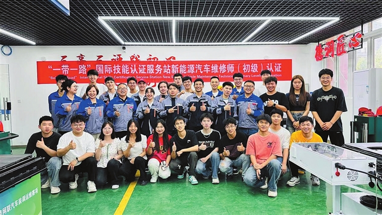 重慶城市職業學院 以“職教出海”為引擎，驅動“渝車出?！本W絡技術服務新航程